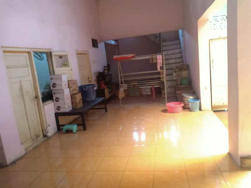 rumah 2 lantai 0 jalan raya dalam kota mojokerto