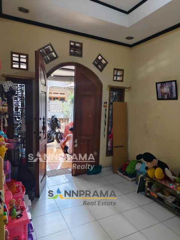 rumah 2 lantai dalam komplek cilincing asp