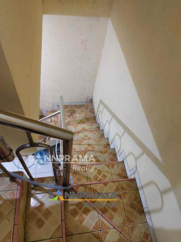 rumah 2 lantai dalam komplek cilincing asp