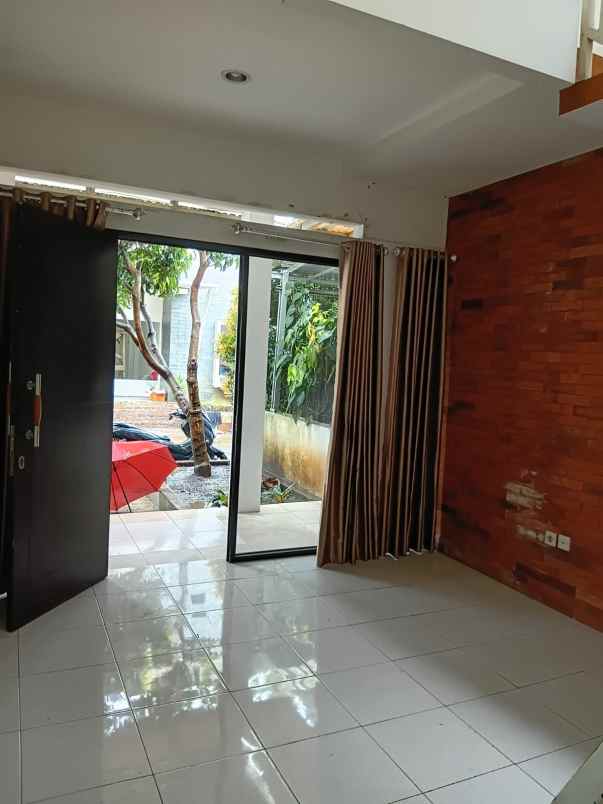 rumah 2 lantai di cilame one gate system