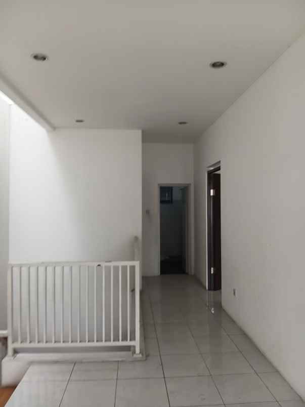 rumah 2 lantai di cilame one gate system