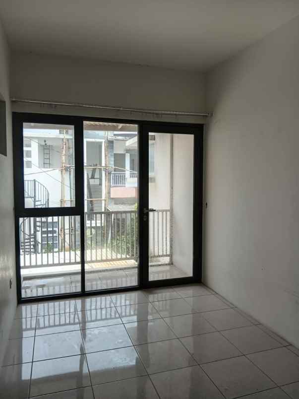 rumah 2 lantai di cilame one gate system