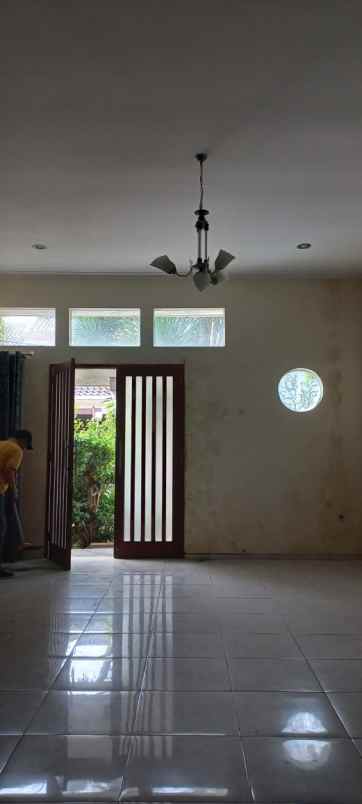 rumah 2 lantai lokasi sulfat malang bu