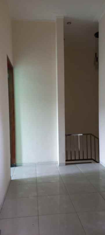 rumah 2 lantai lokasi sulfat malang bu