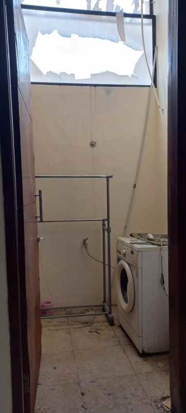 rumah 2 lantai lokasi sulfat malang bu