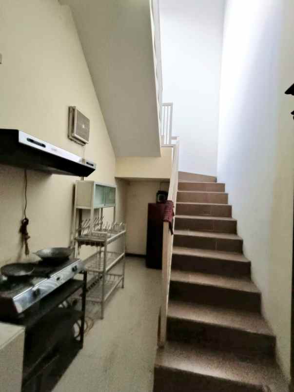 rumah 2 lantai minimalis lokasi candi mendut suhat