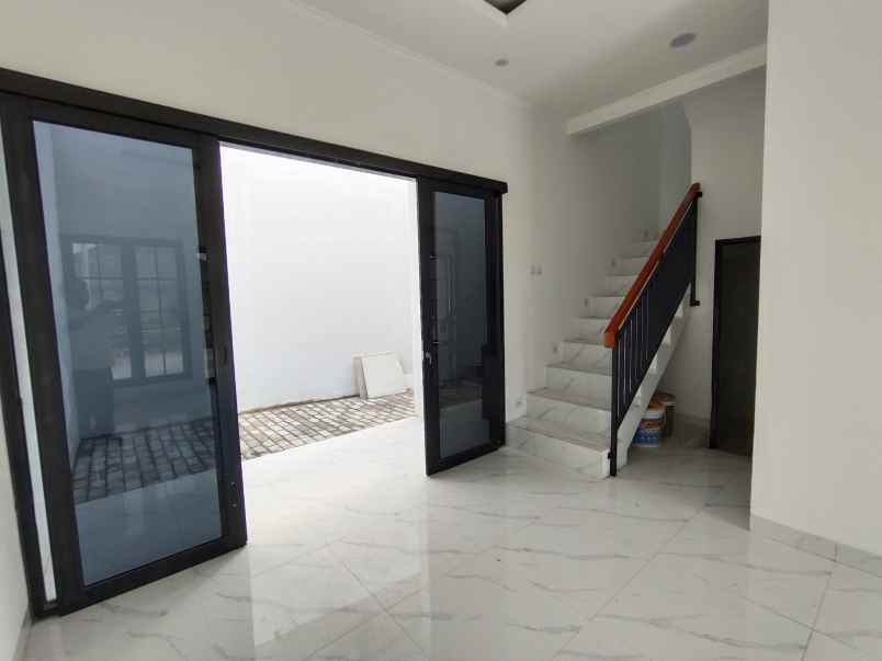 rumah 2 lantai murah strategis di limo depok