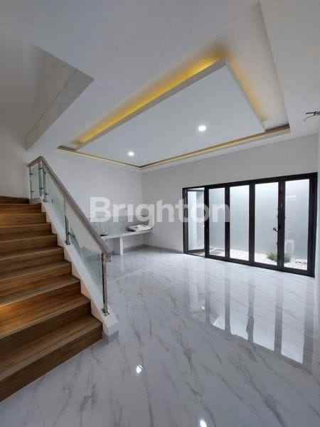 rumah 2 lantai siap huni seperti baru kalikepiting