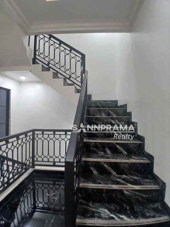 rumah american classic siap huni di jagakarsa jaksel