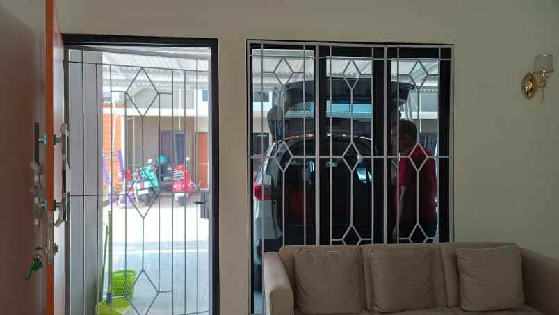 rumah apik siap huni dalam cluster di bedahan sawangan