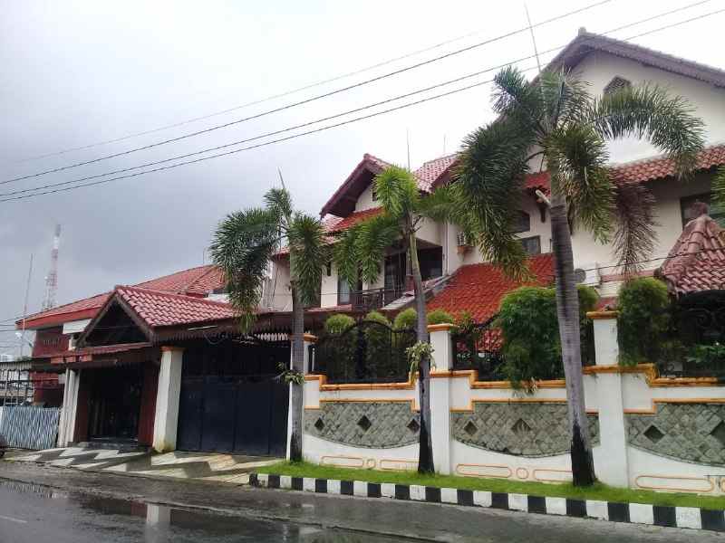 rumah bagus lokasi strategis manyar kartika surabaya