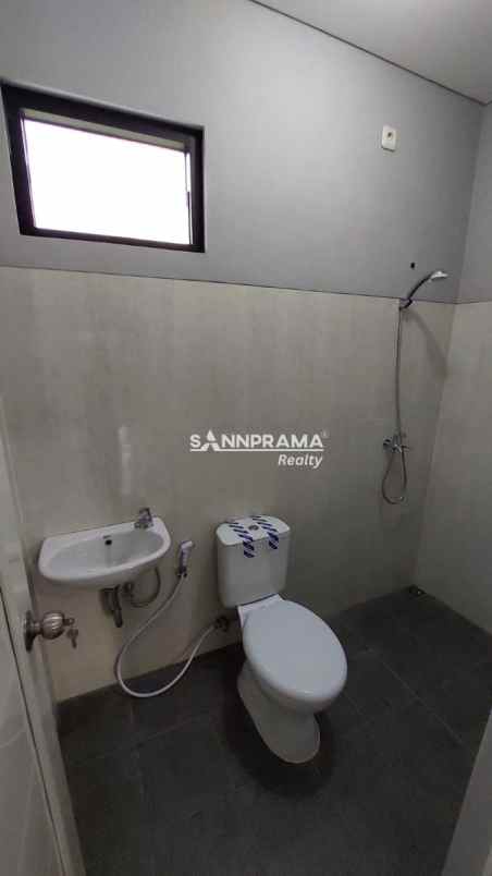 rumah baru 2 lantai siap huni di mampang depok