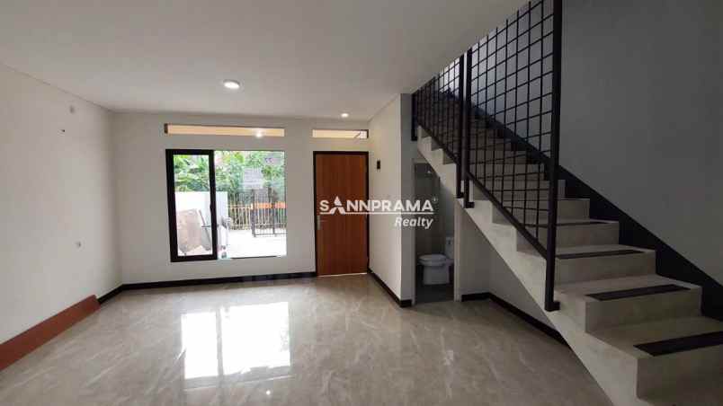 rumah baru 2 lantai siap huni di mampang depok