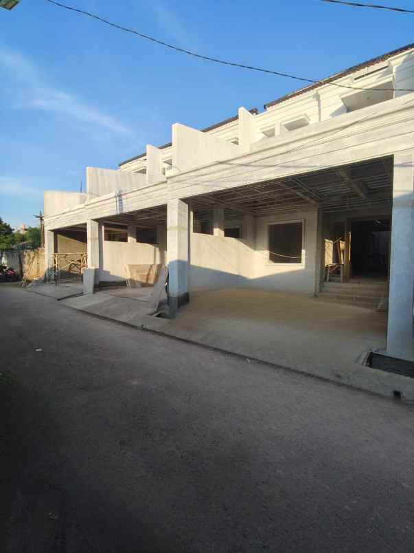 rumah baru dalam komplek pondok kelapa jaktim