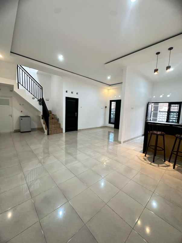 rumah baru dua lantai siap huni 3 km rs jih