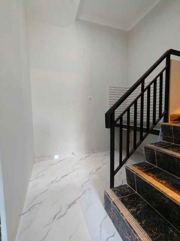 rumah baru klasik modern di setu cipayung jaktim