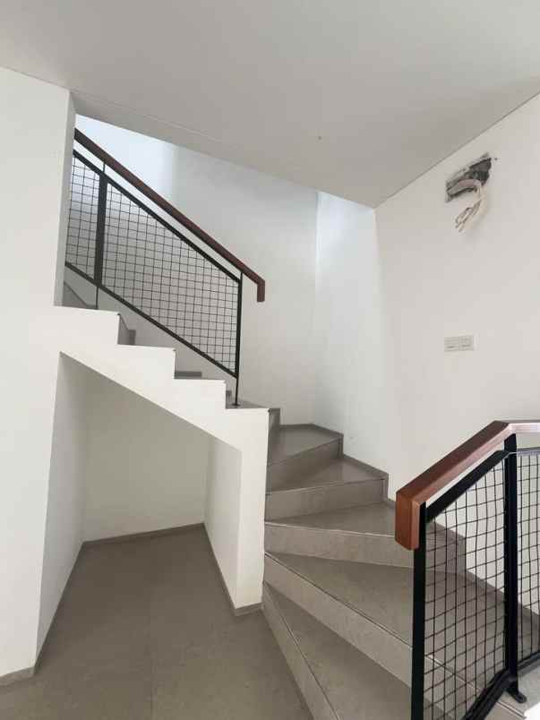 rumah baru modern tropical di cinere megapolitan
