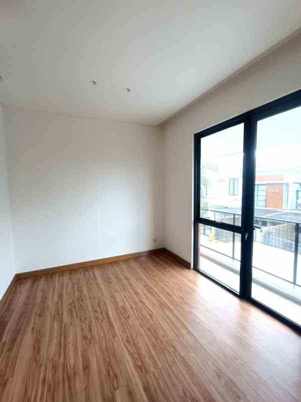rumah baru modern tropical di cinere megapolitan