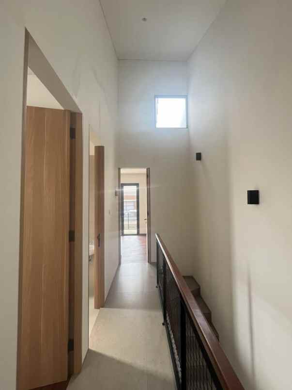 rumah baru modern tropical di cinere megapolitan