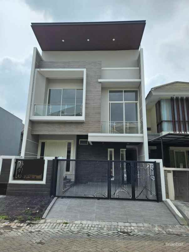 rumah baru pakuwon city shm bisa kpr row jalan 3 mobil