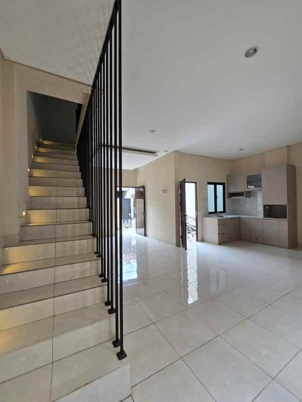 rumah baru renovasi di kayu putih tengah jaktim