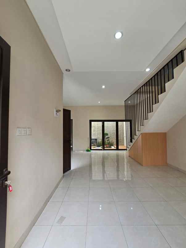 rumah baru renovasi di kayu putih tengah jaktim