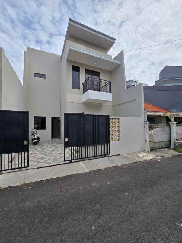 rumah baru renovasi di kayu putih tengah jaktim