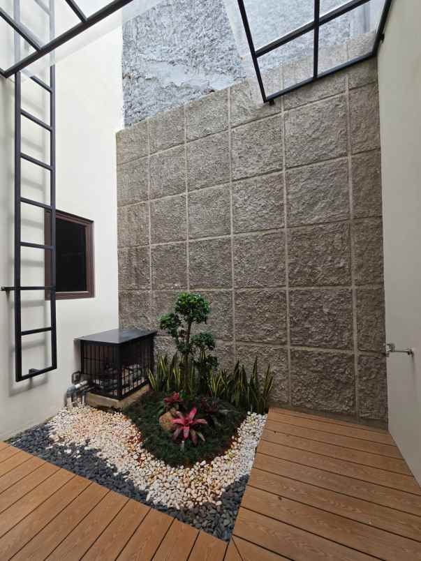 rumah baru renovasi di kayu putih tengah jaktim