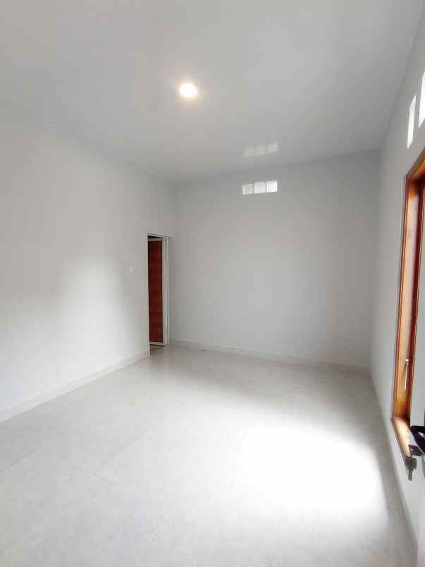 rumah baru siap huni murah di sambiroto timur jl tajem