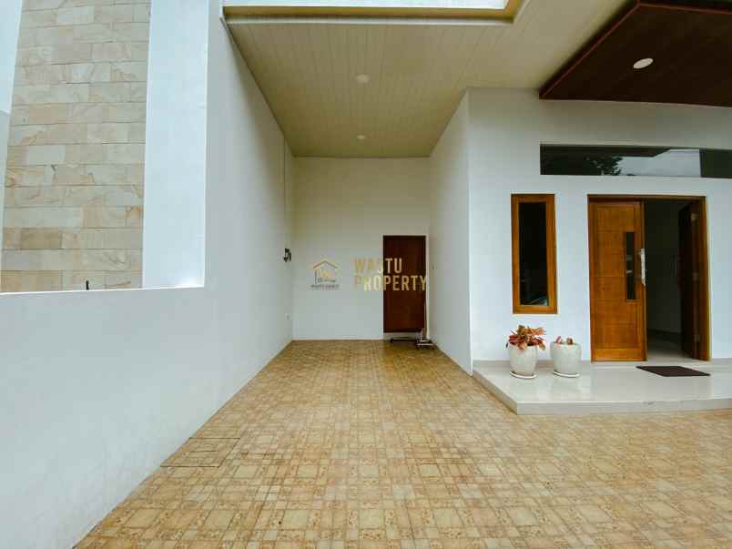 rumah besar 4 kamar di ngaglik siap huni harga nego