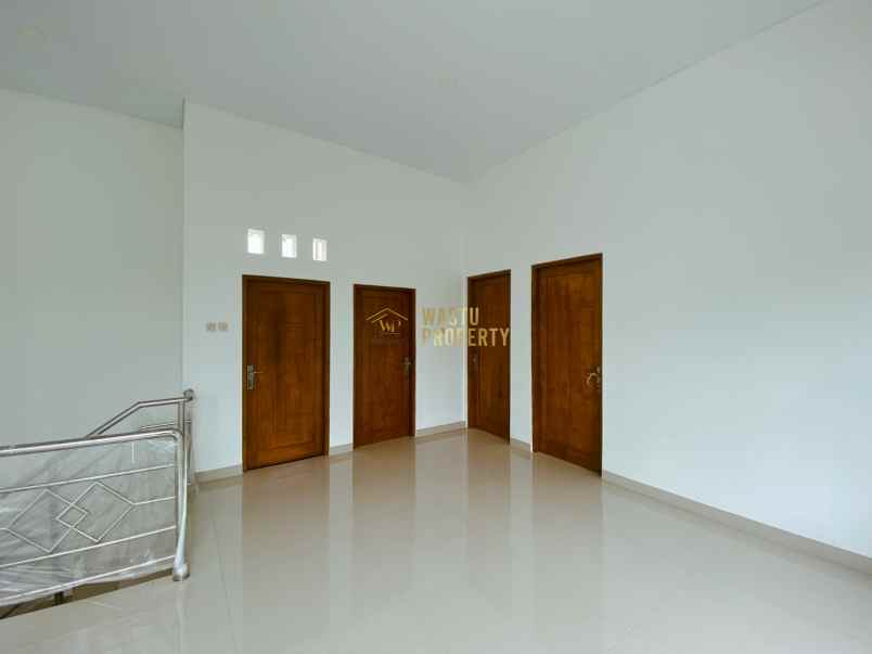 rumah besar 4 kamar di ngaglik siap huni harga nego