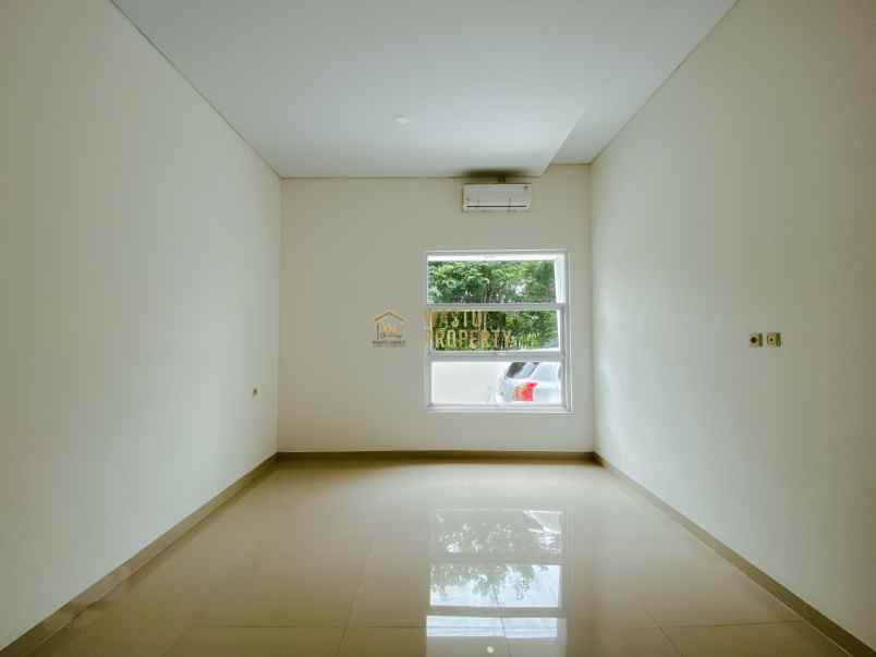 rumah besar 4 kamar di ngaglik siap huni harga nego