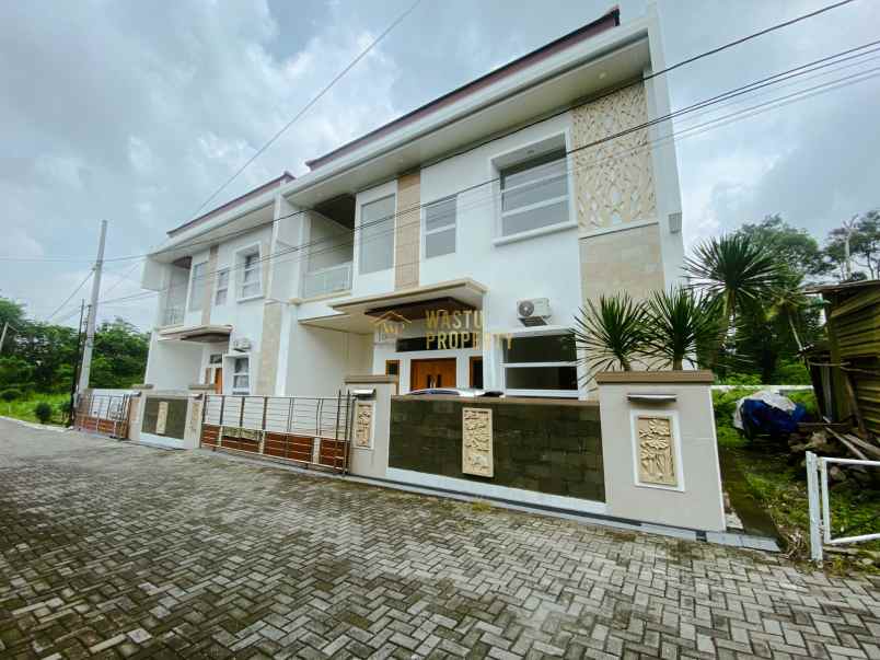 rumah besar 4 kamar di ngaglik siap huni harga nego