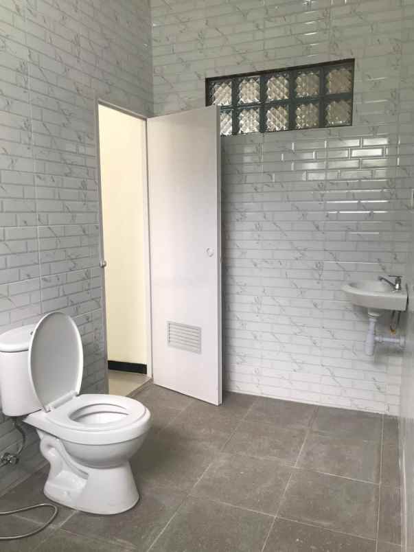 rumah ciwaruga dekat setiabudi dan tol pasteur