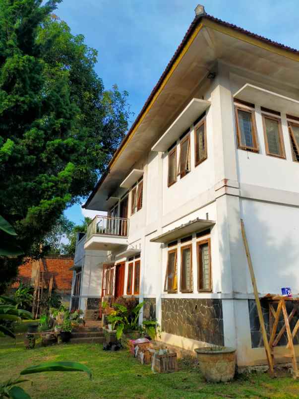 rumah ciwaruga gegerkalong hal luas ling asri nyaman
