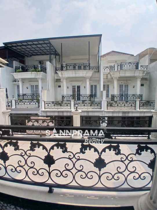 rumah cluster 2 lantai di cipedak jakarta selatan