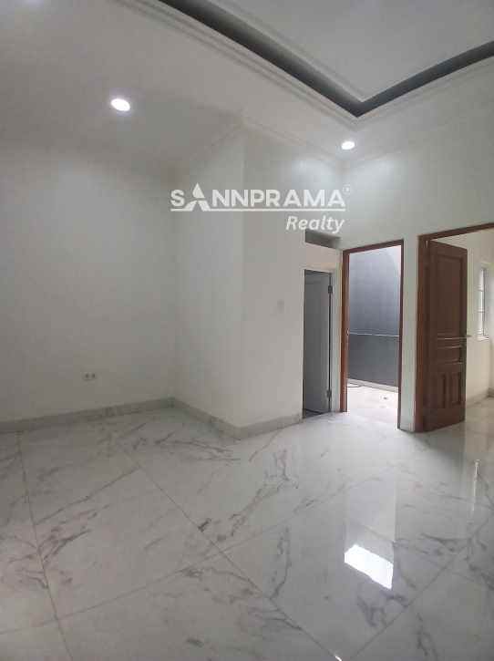 rumah cluster 2 lantai di cipedak jakarta selatan