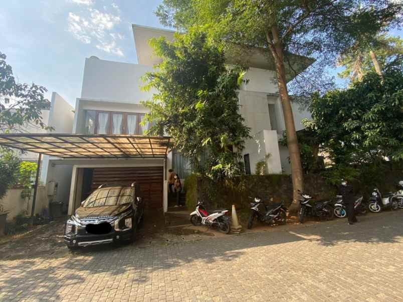 rumah dijual dalam townhouse di kemang jakarta selatan