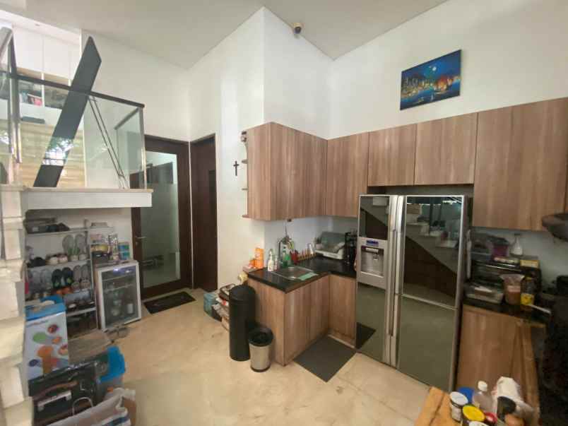 rumah dijual dalam townhouse di kemang jakarta selatan