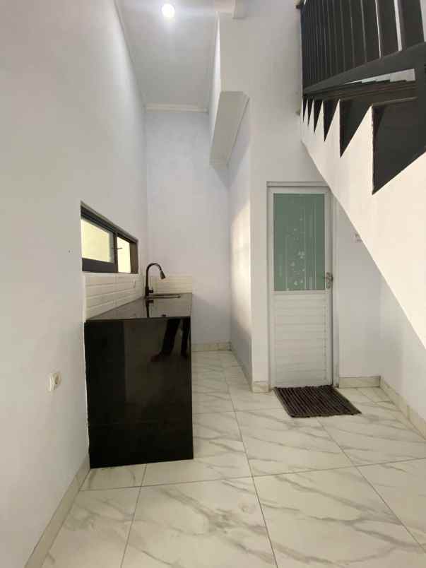 rumah dp 0 siap huni 2 lantai dekat stasiun