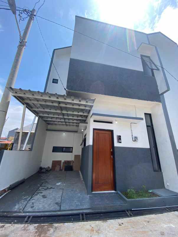 rumah dp 0 siap huni 2 lantai dekat stasiun