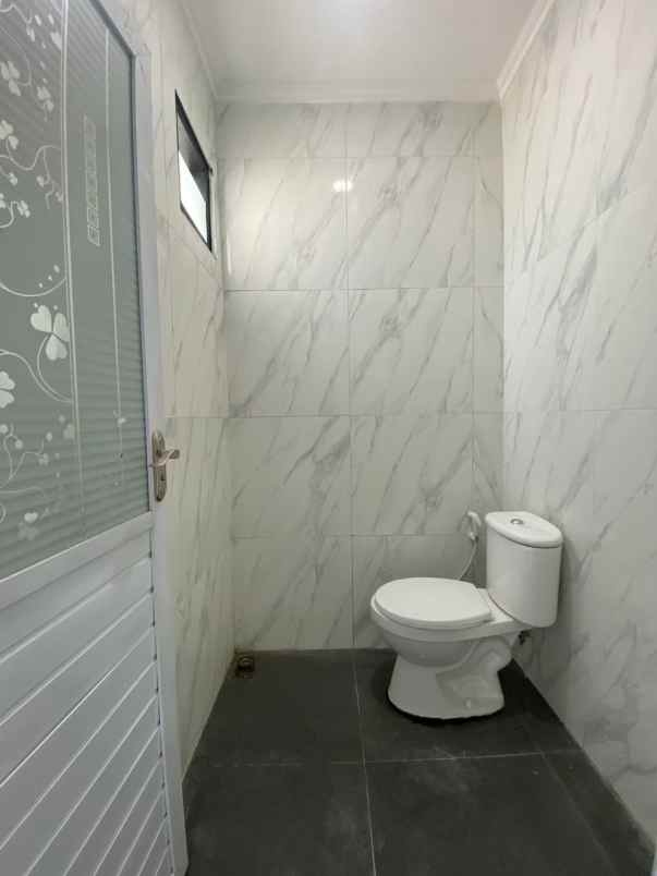 rumah dp 0 siap huni 2 lantai dekat stasiun