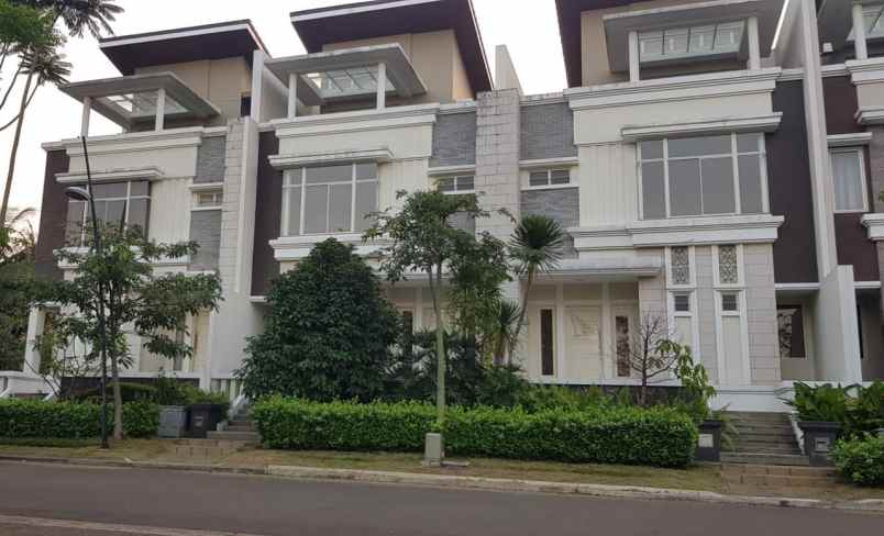 rumah emerald cove gading