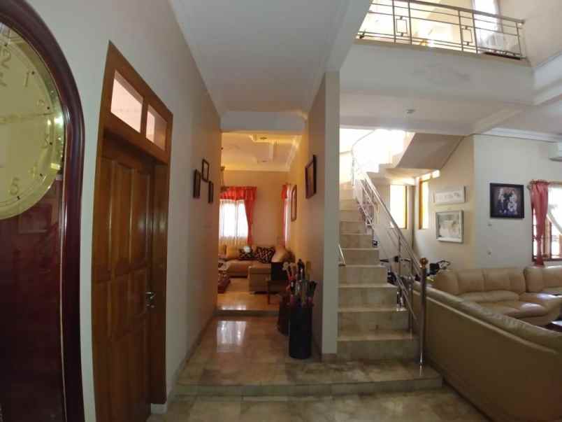 rumah hook di jln suryalaya buah batu bandung