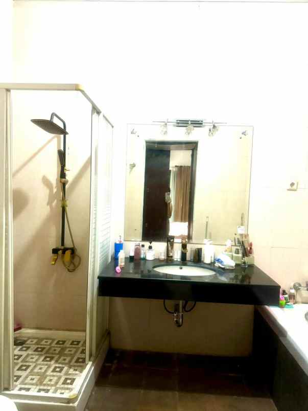 rumah hook elite premium di raffles hills cibubur