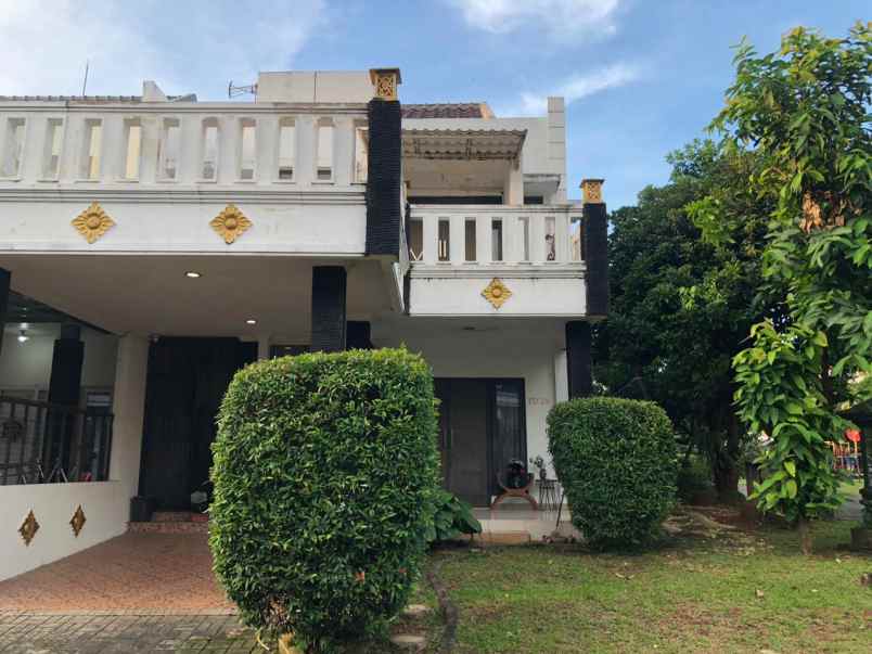 rumah hook elite premium di raffles hills cibubur