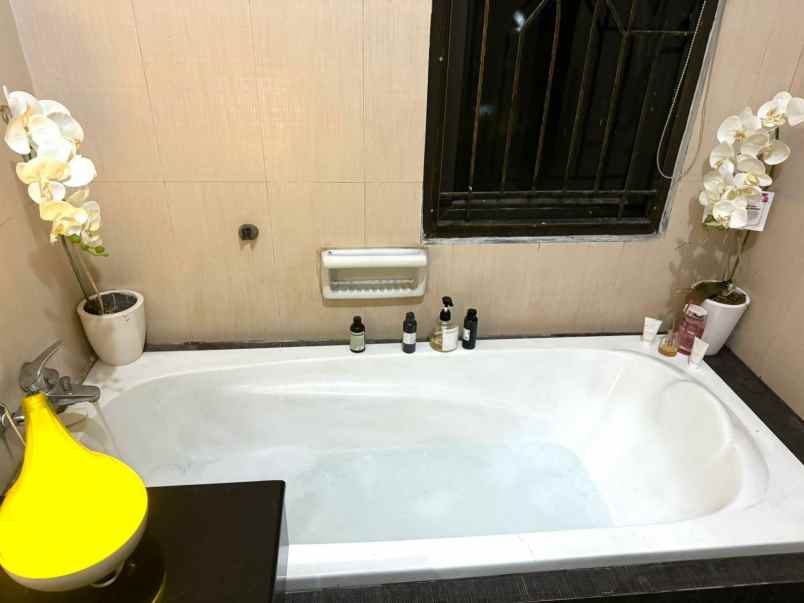 rumah hook elite premium di raffles hills cibubur