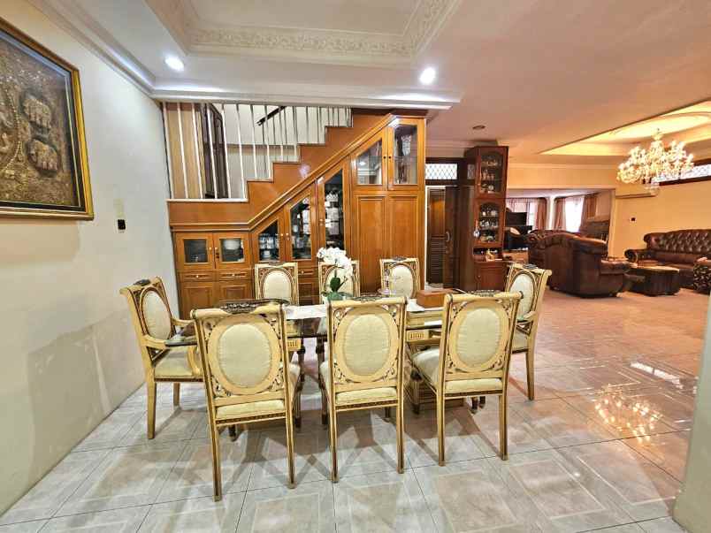 rumah hook siap huni di pulomas jakarta timur