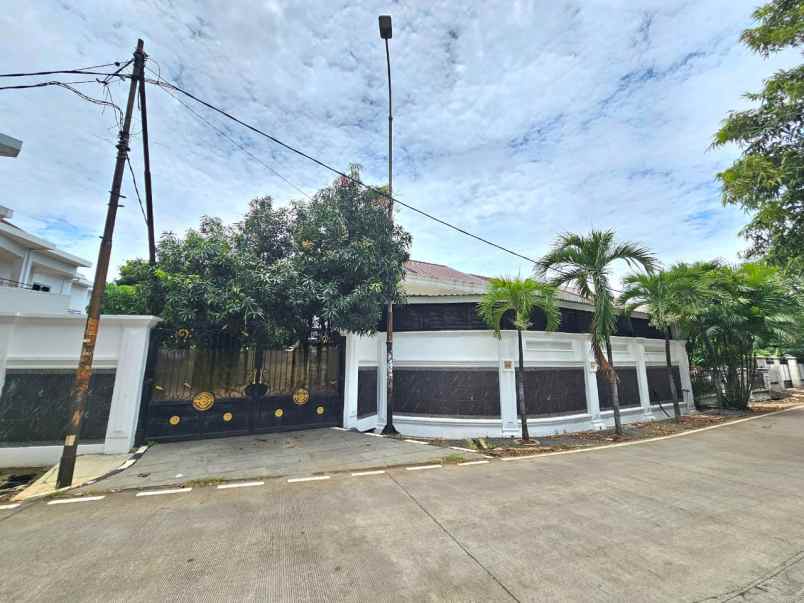 rumah hook siap huni di pulomas jakarta timur