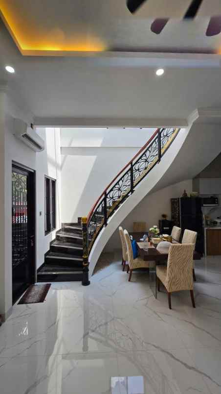 rumah hook taman pulo indah penggilingan jakarta timur
